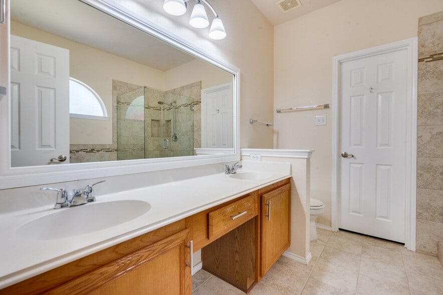 Building Photo - 7909 Country Home Dr