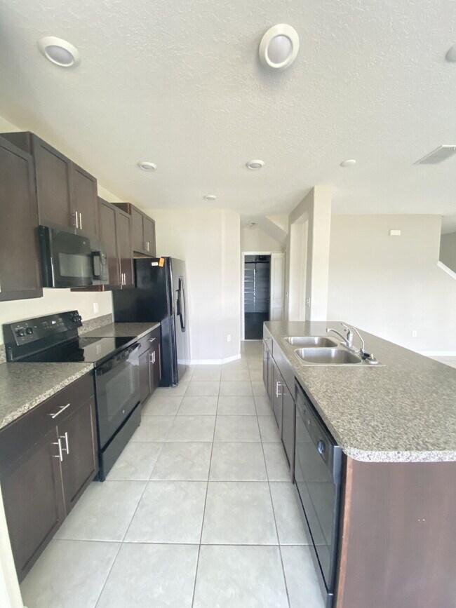 Building Photo - 7012 Samuel Ivy Dr