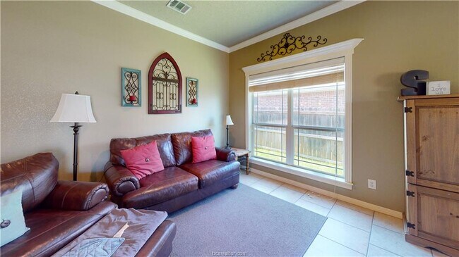 Building Photo - 131 Roucourt Loop