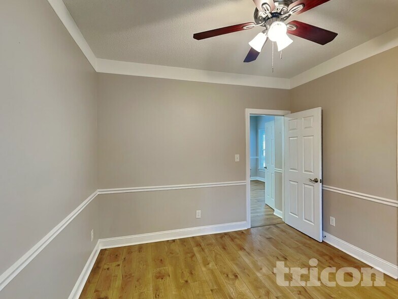 Building Photo - 622 Commander Dr