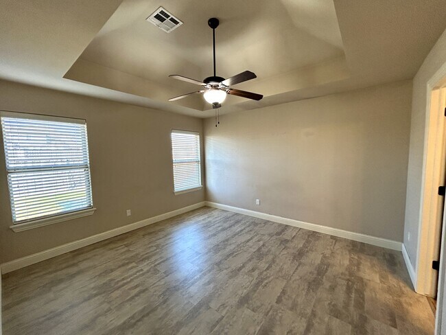 Building Photo - 2407 SW Edinburough Dr