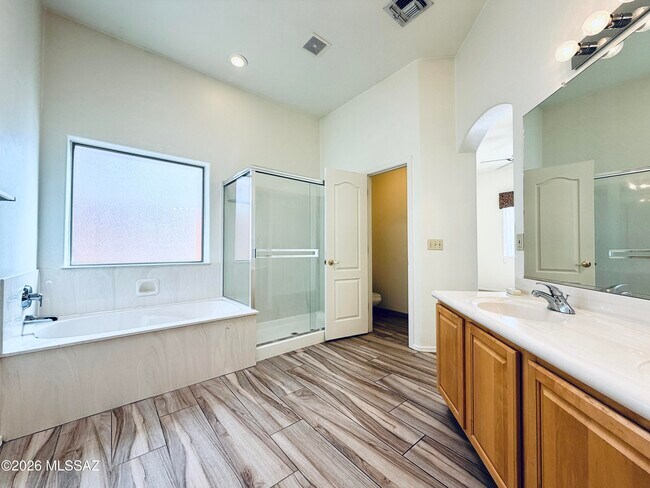 Building Photo - 5206 N Canyon Rise Pl