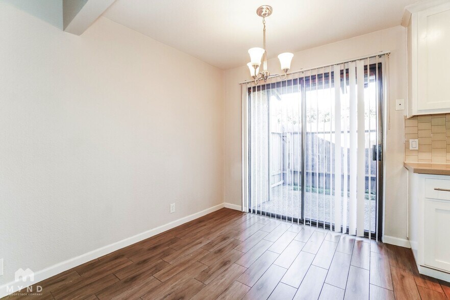 Building Photo - 2336 Villanova Cir