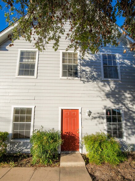 Front - 3001 Whisper Oaks Ln