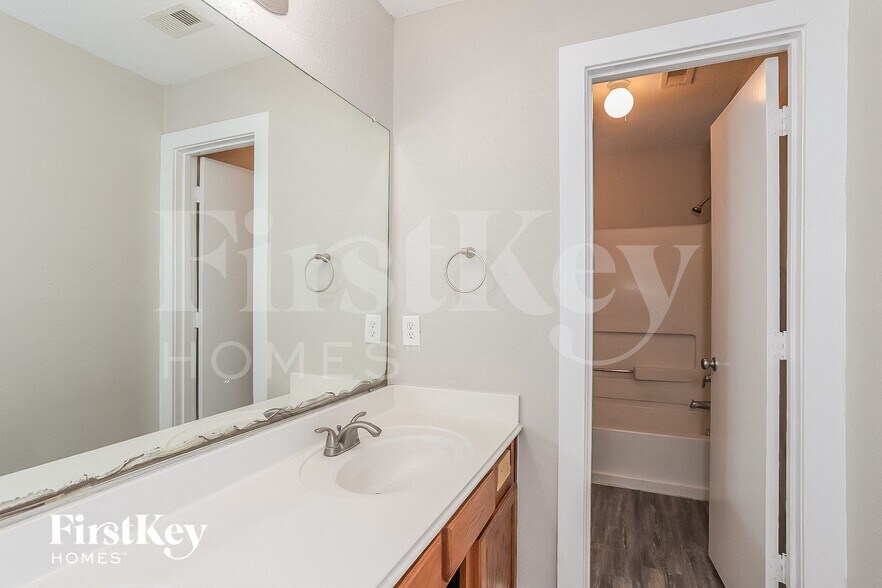 Building Photo - 19308 Stars Hollow Dr