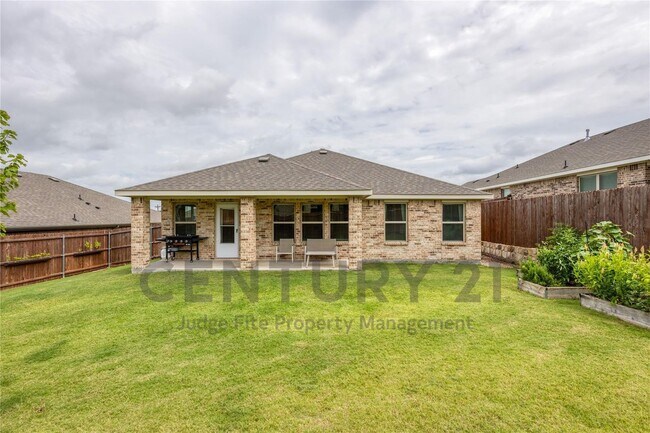 Building Photo - 1825 Agarito Dr