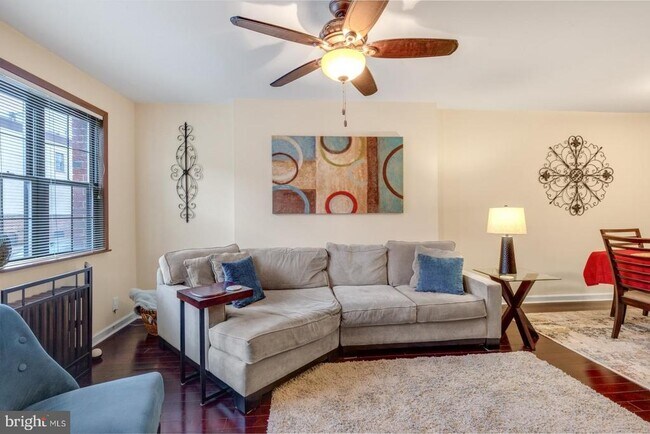 Building Photo - 1006 Morris St