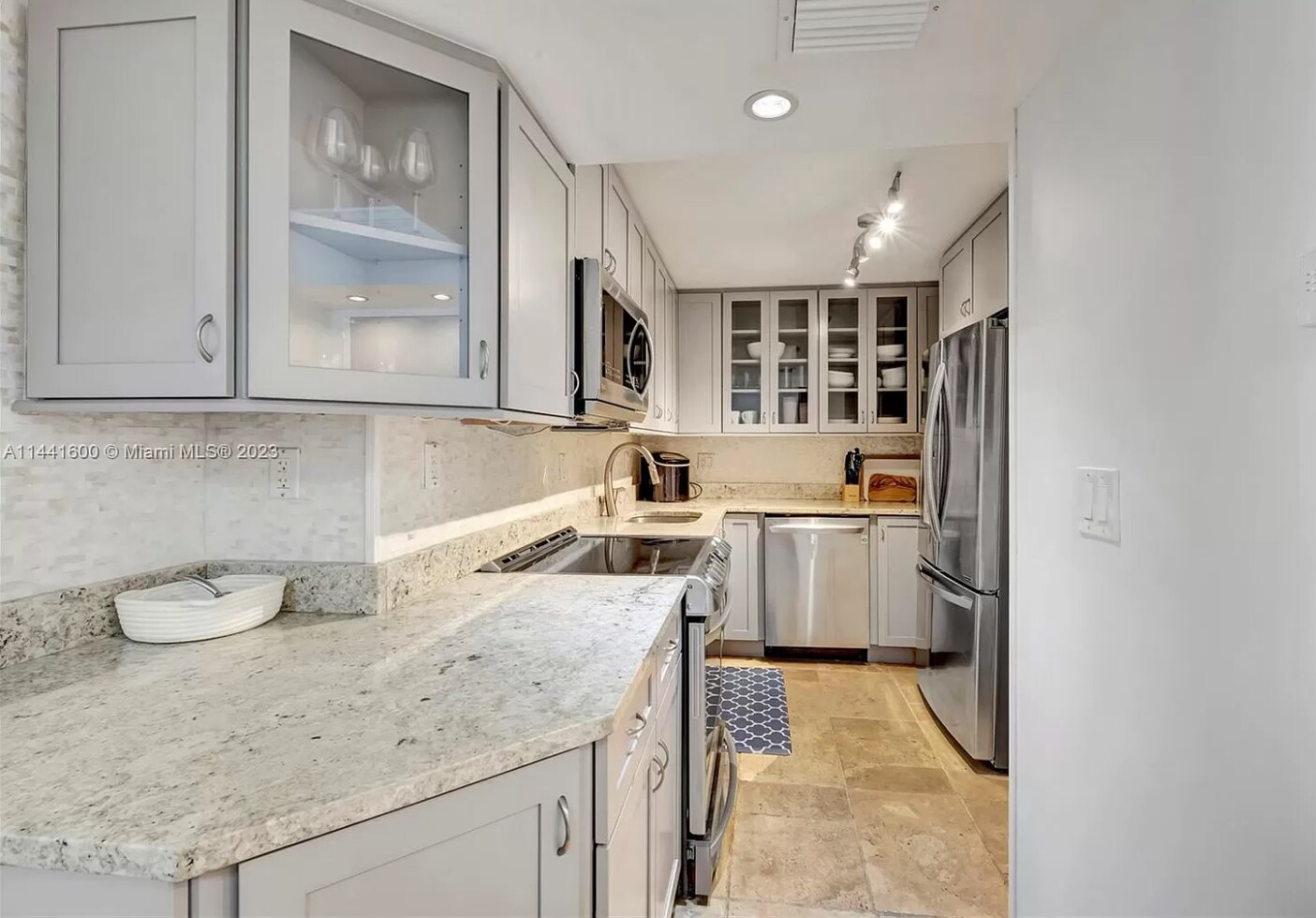Building Photo - 2401 Collins Ave
