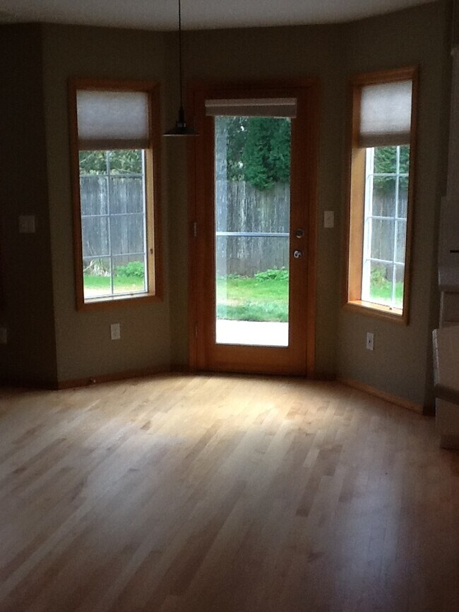 Building Photo - 12507 SE 24th St