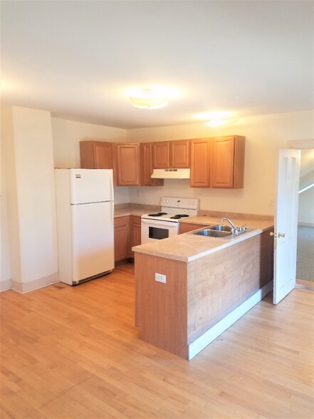 Primary Photo - 97 N Winooski Ave