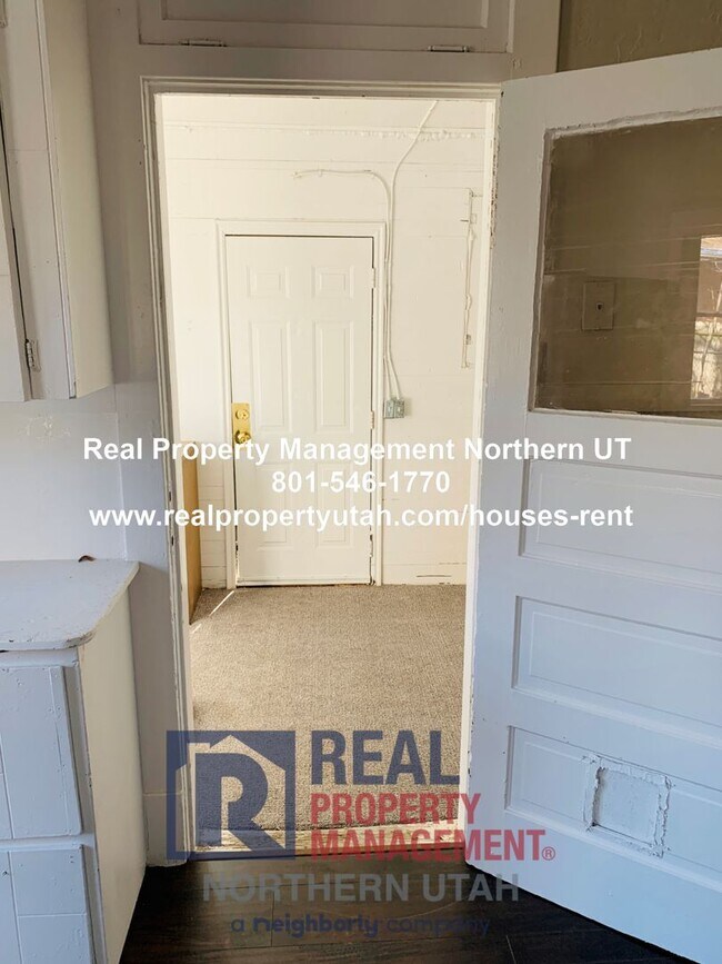 Building Photo - 3 Bedroom 1 Bath Ogden Home Available