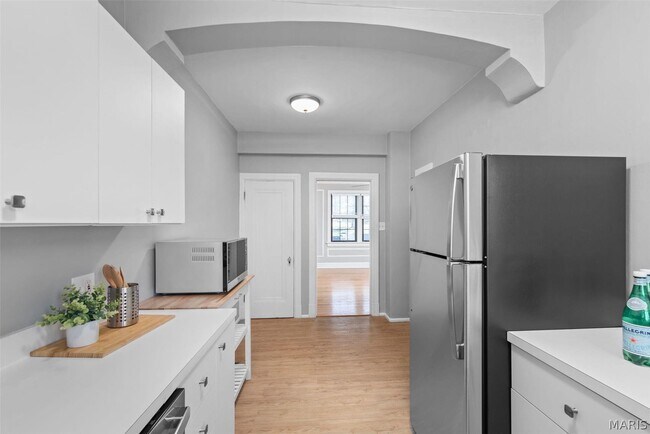 Building Photo - 6216 Northwood Ave