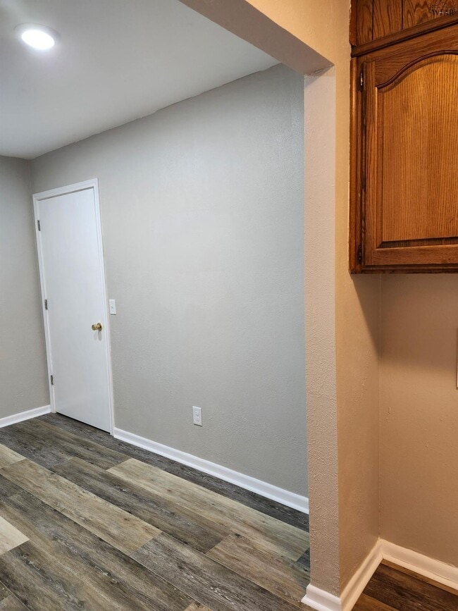 Building Photo - 916 Kiowa Dr