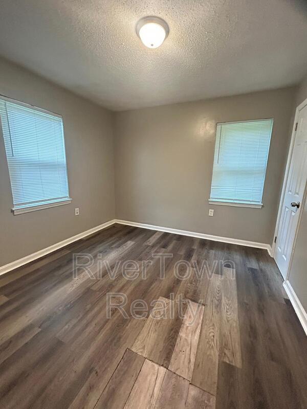 Building Photo - 3020 Sinclair St