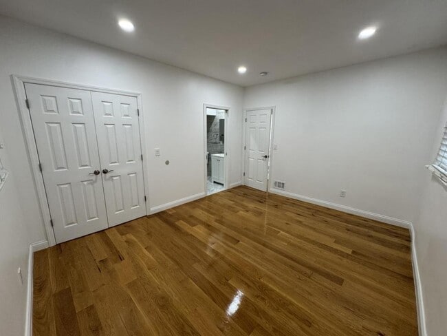 Building Photo - 1547 Lenox Pl