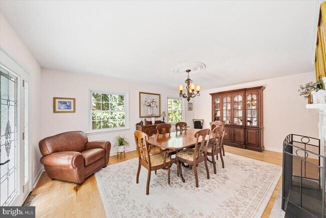 Building Photo - 40 Pine knoll Dr