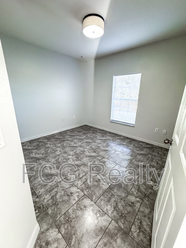 Building Photo - 702 Colville Pl