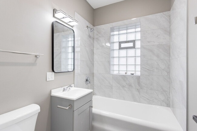 Building Photo - 8022 S Ellis Ave