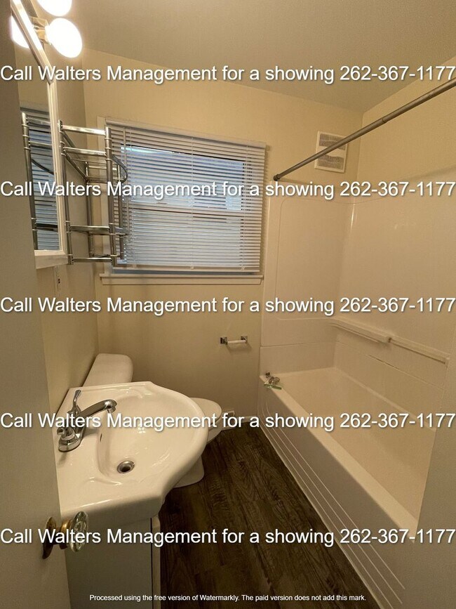 Building Photo - Pewaukee 3 Bedroom 1 Bath Home for Rent