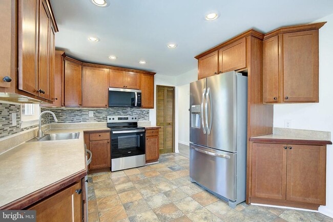 Building Photo - 6417 Kaine Dr