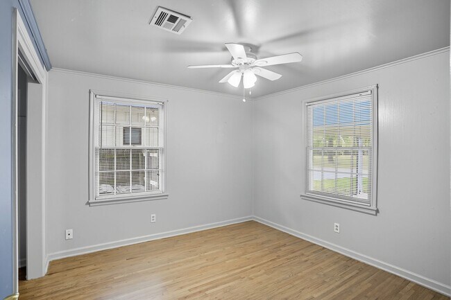 Building Photo - Charming 3-Bedroom Near Brookside & The Ga...