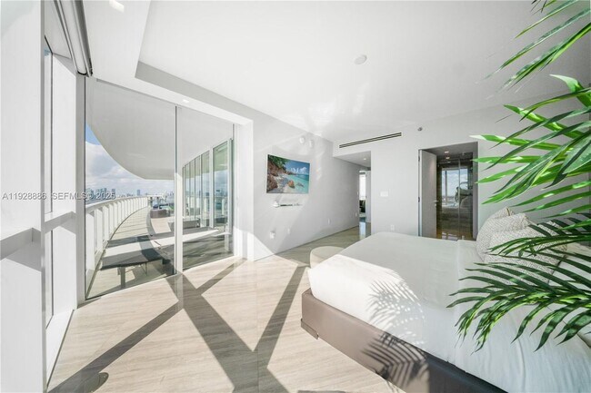 Building Photo - 450 Alton Ct