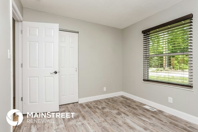 Building Photo - 1353 Meadow Dr