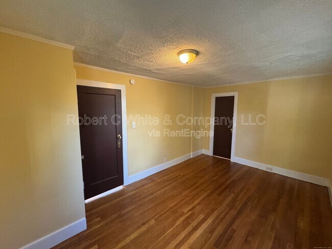 Building Photo - 106 Day St