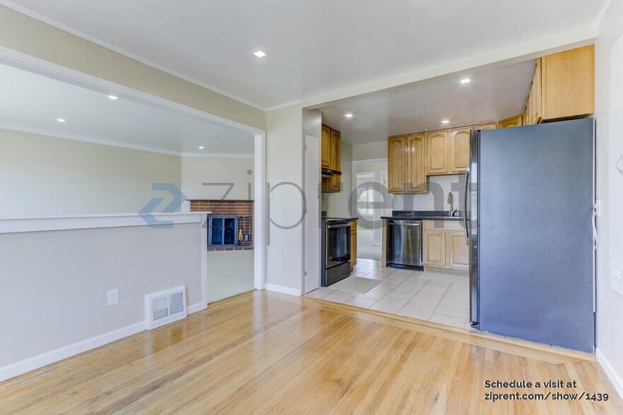 Building Photo - 46 Calgary St