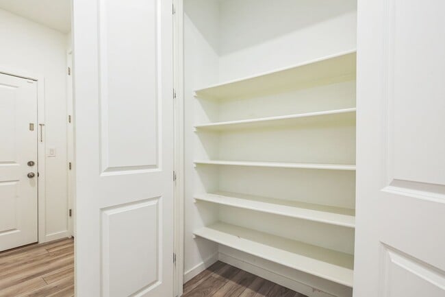 Building Photo - 541 Byrd Aly