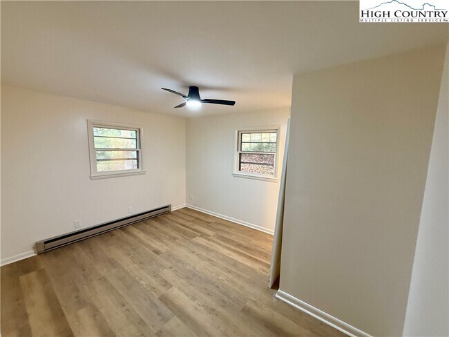 Building Photo - 130 Maple Dr