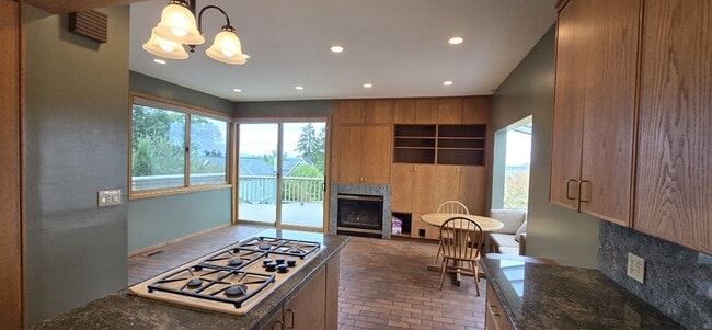 Building Photo - 3033 W Viewmont Wy W