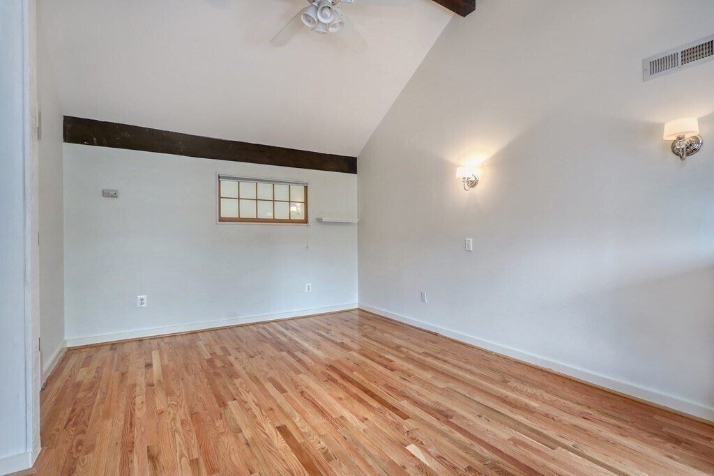Building Photo - 12 Lilac Ct