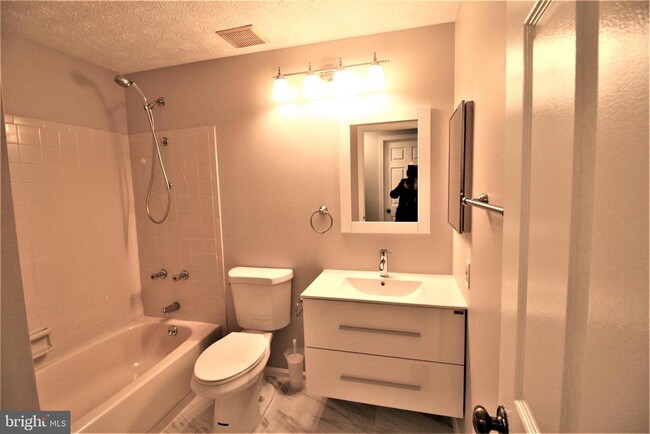 Building Photo - 507 Smoketree Ct