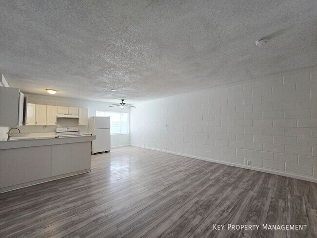 Building Photo - 2913 Stewart Ave