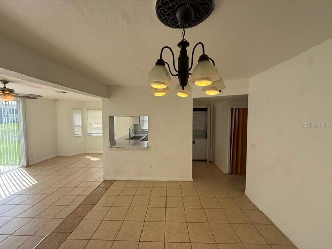 Building Photo - 833 Caribbean Dr