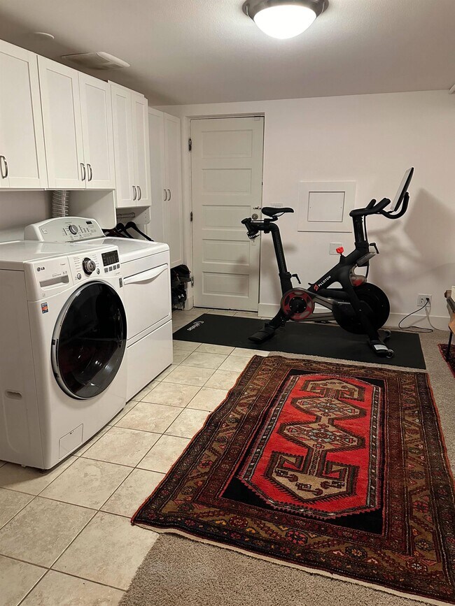 Building Photo - 335 23rd Ave E