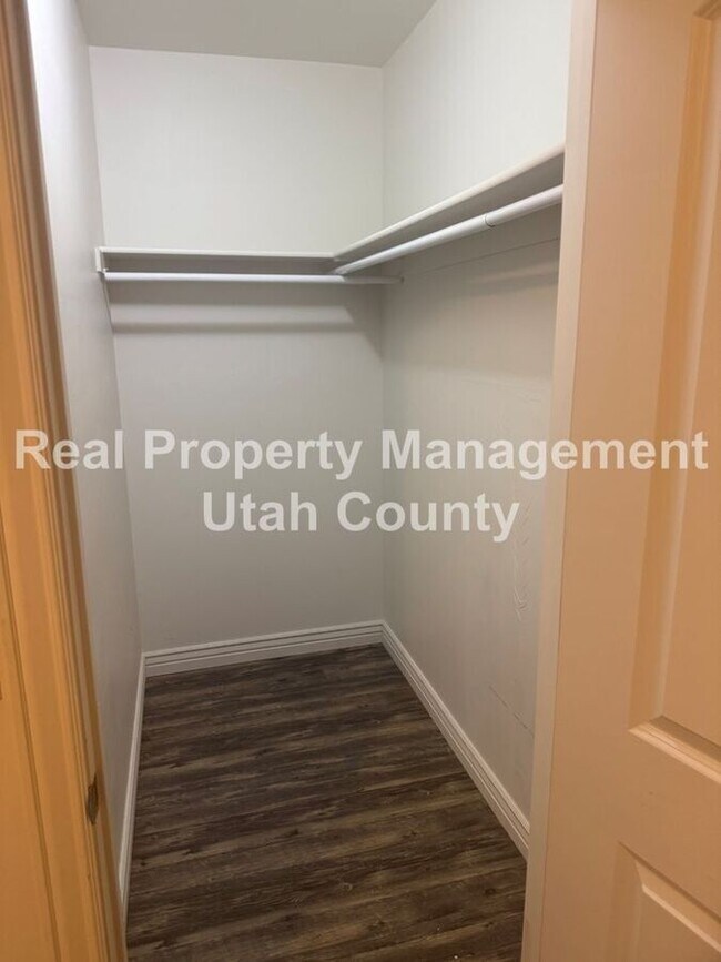 Building Photo - 998 S 960 E