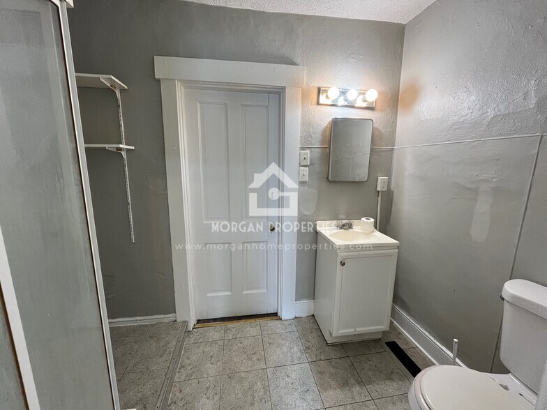 Building Photo - 1102 Spring St