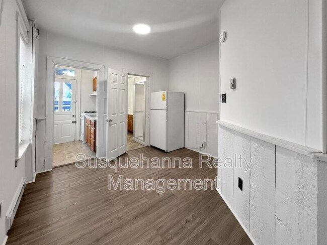 Building Photo - 344 N Mulberry St