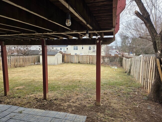 Building Photo - 618