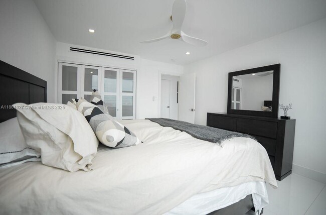 Building Photo - 5600 Collins Ave