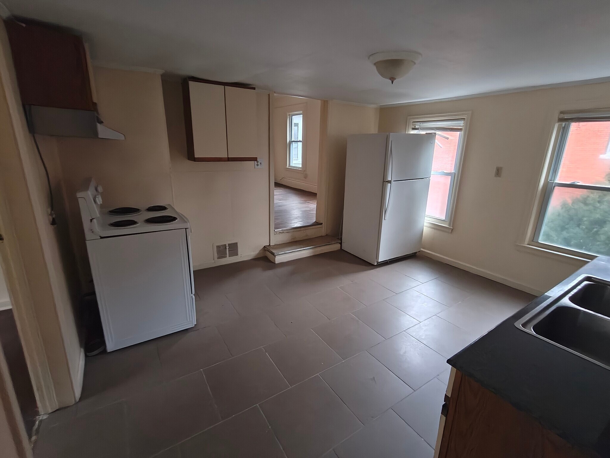 kitchen - 702 Catherine St