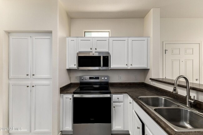 Building Photo - 2727 N Price Rd