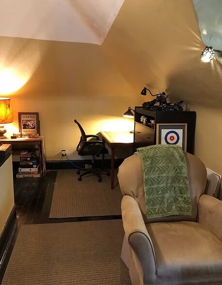 Additional living space, third floor - 14617 Clifton Blvd