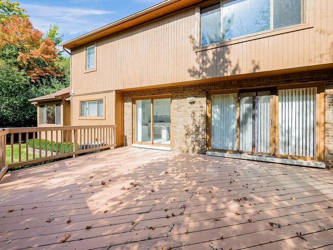 Building Photo - Fully Upgraded 3-Bed Farmington Hills Home!