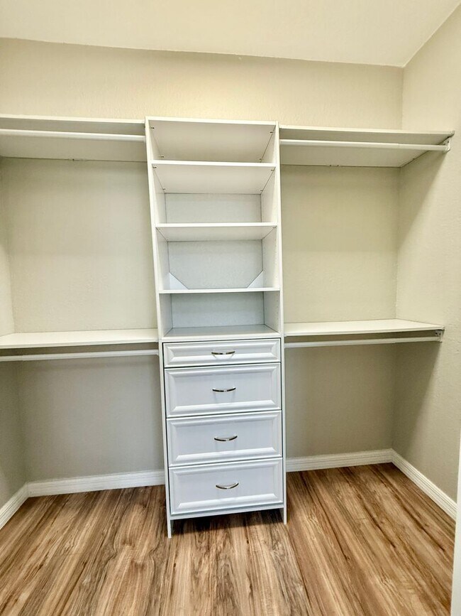 Building Photo - Immaculately updated 3/2.5 Three-Story Maitland Condo in Visconti!