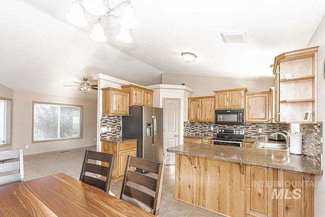 Building Photo - 2221 Frontier Dr