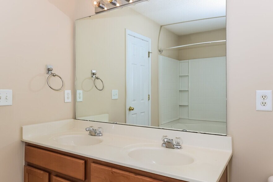 Building Photo - 51 Valleyfield Dr