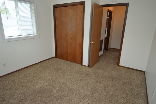 Building Photo - Quiet Side by Side Duplex